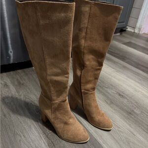 Elegant Tan Knee-High Women's Boots